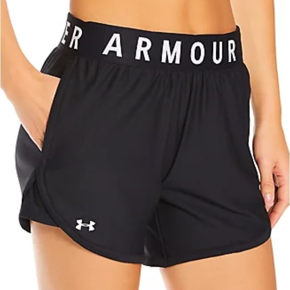 Under Armour Heat Gear loose fit Play up Twist black shorts w/pockets Sz-S. R11